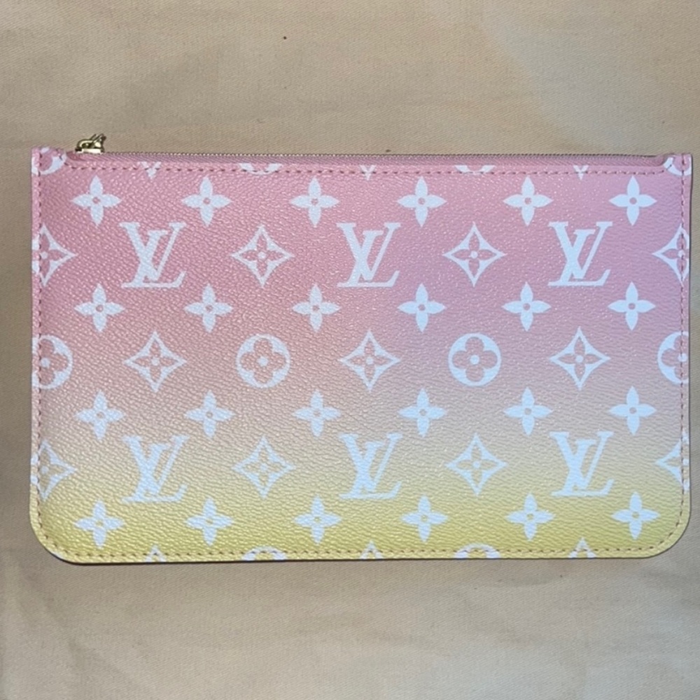🔅❕TRADED❕🔅Louis Vuitton Neverfull Pouch By the Pool Light Pink & Yellow - Picture 4 of 9